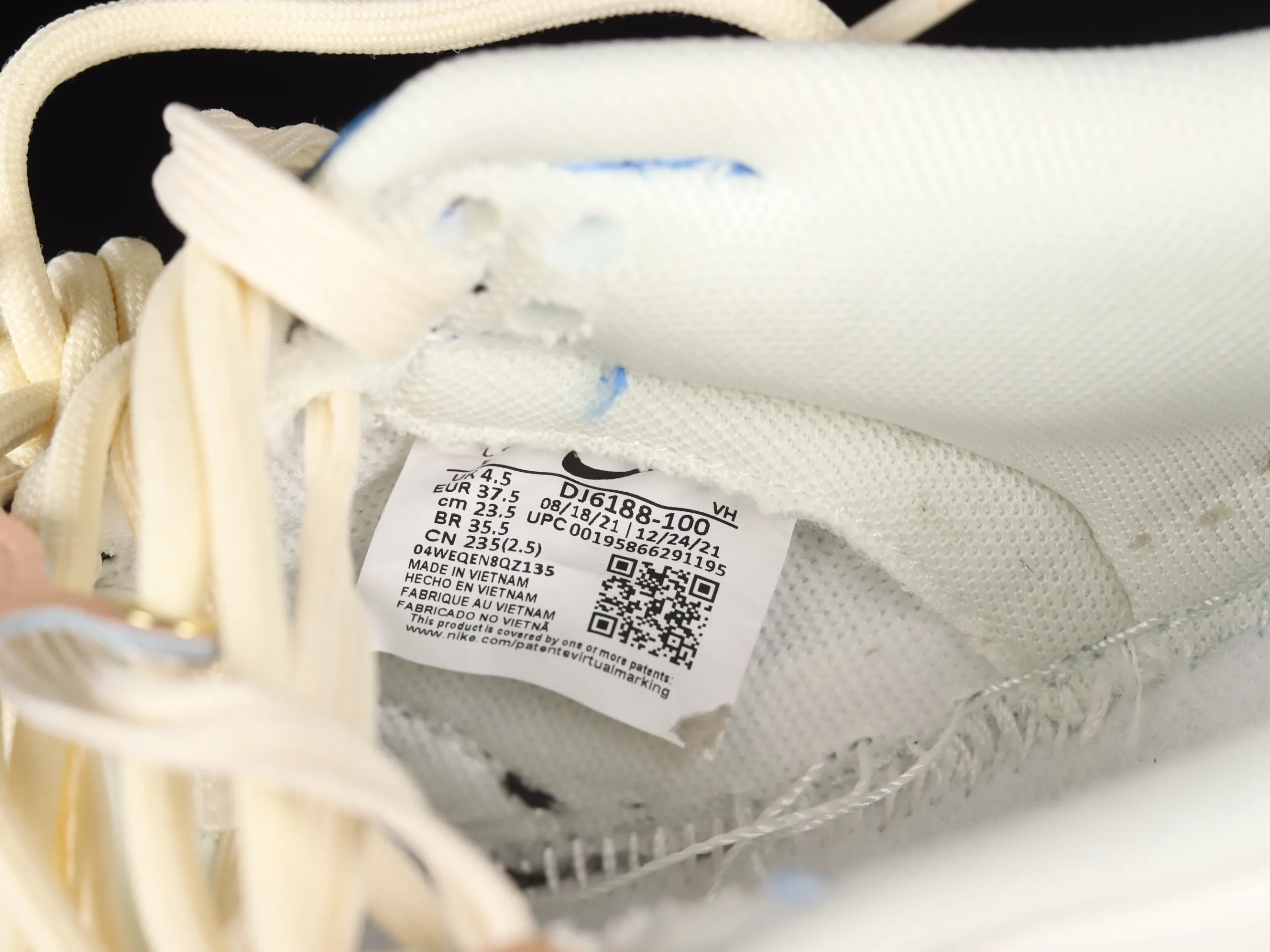 All categories Nk SB Dunk series Nk SB Dunk Low Low-top sneakers Nk Dunk Low Black, white and blue color matching Customized version of deconstructed strap casual sneakers DJ6188-100